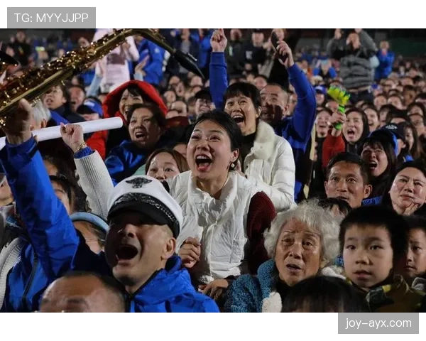 老鹰球迷文化引爆主场热潮,独特助威方式成新赛季焦点 老鹰球迷文化引爆主场热潮,独特助威方式成新赛季焦点