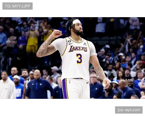 戴维斯表现稳健，持续提升在竞争激烈的NBA中的影响力