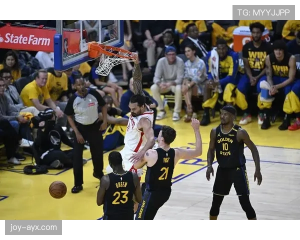 库兹马挡拆拉开对位内线，比上季三分威胁明显提升