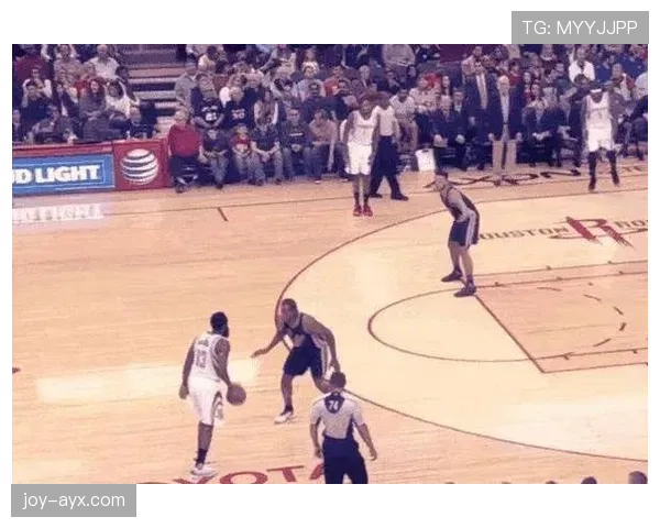 莫布里内线护框提升防守影响 显著拉开与队友差距