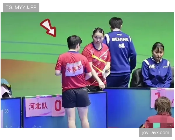 何卓佳下场那身日常感也太高级了，我钱包直接压力山大